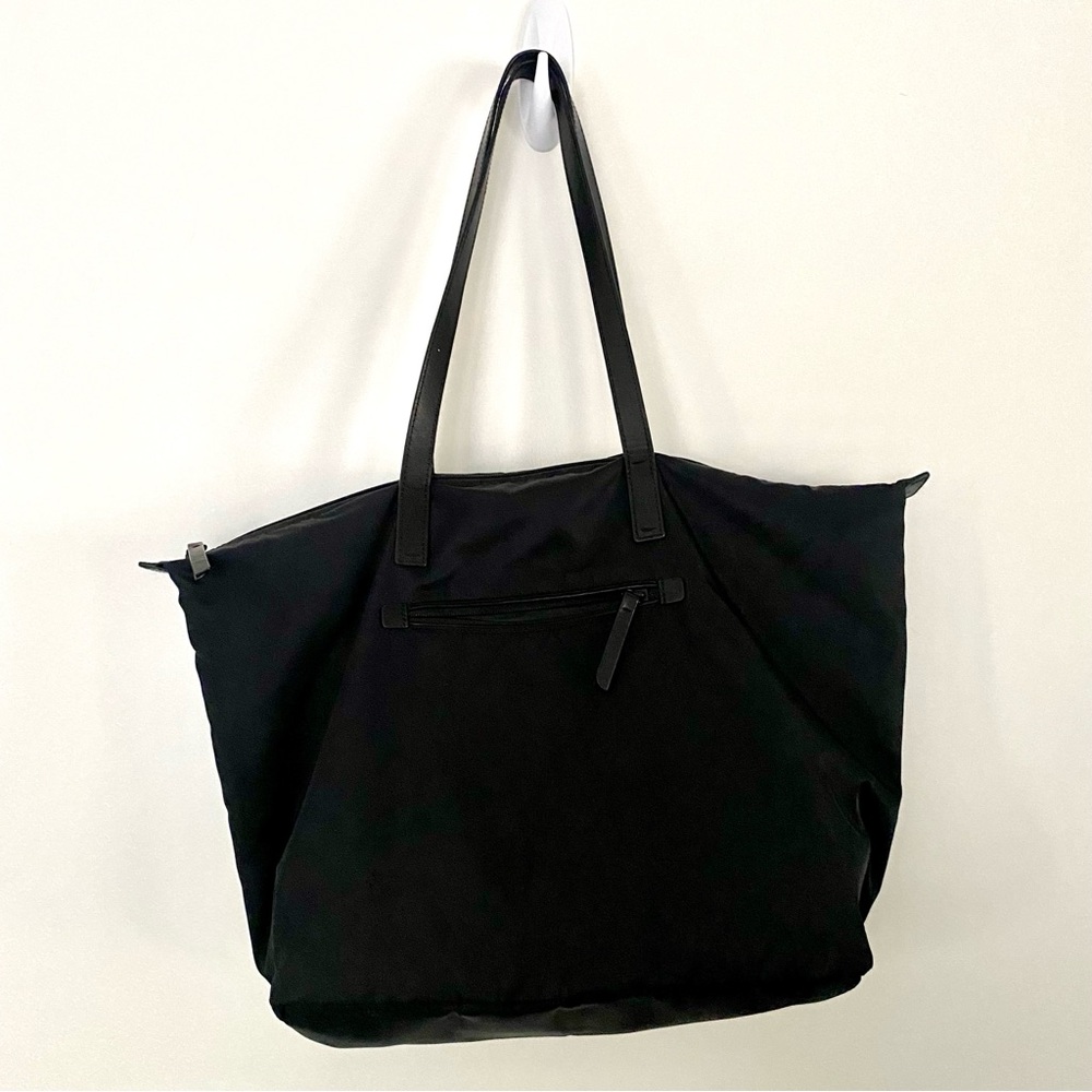 Black Everlane ReNew Traveler Tote